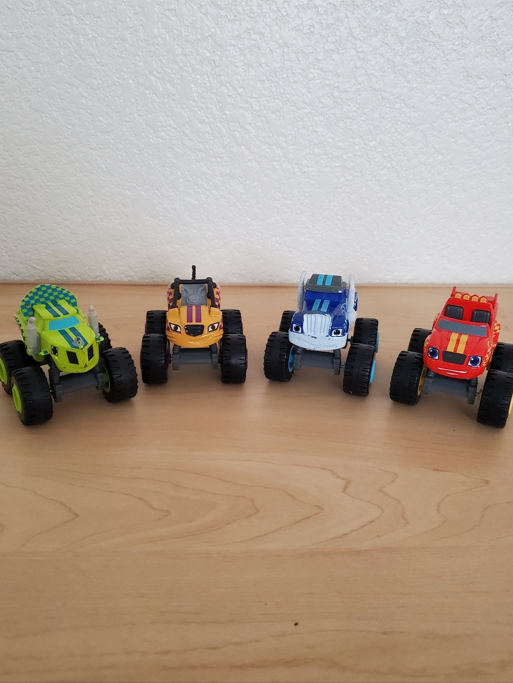 Nickelodeon Blaze & The Monster Machines Blaze 4 Toy Trucks Die Cast Set